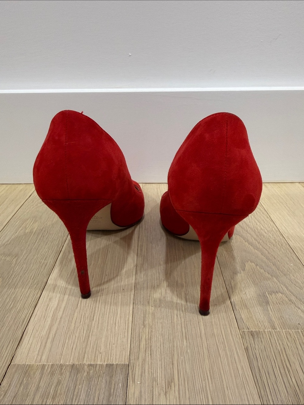 Stuart Weitzman Red Suede Pointed-Toe Pumps - Picture 2 of 4